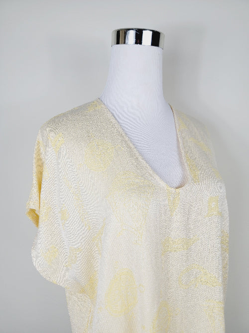 Mannequin wearing a light yellow tie-dye shirt against a plain background