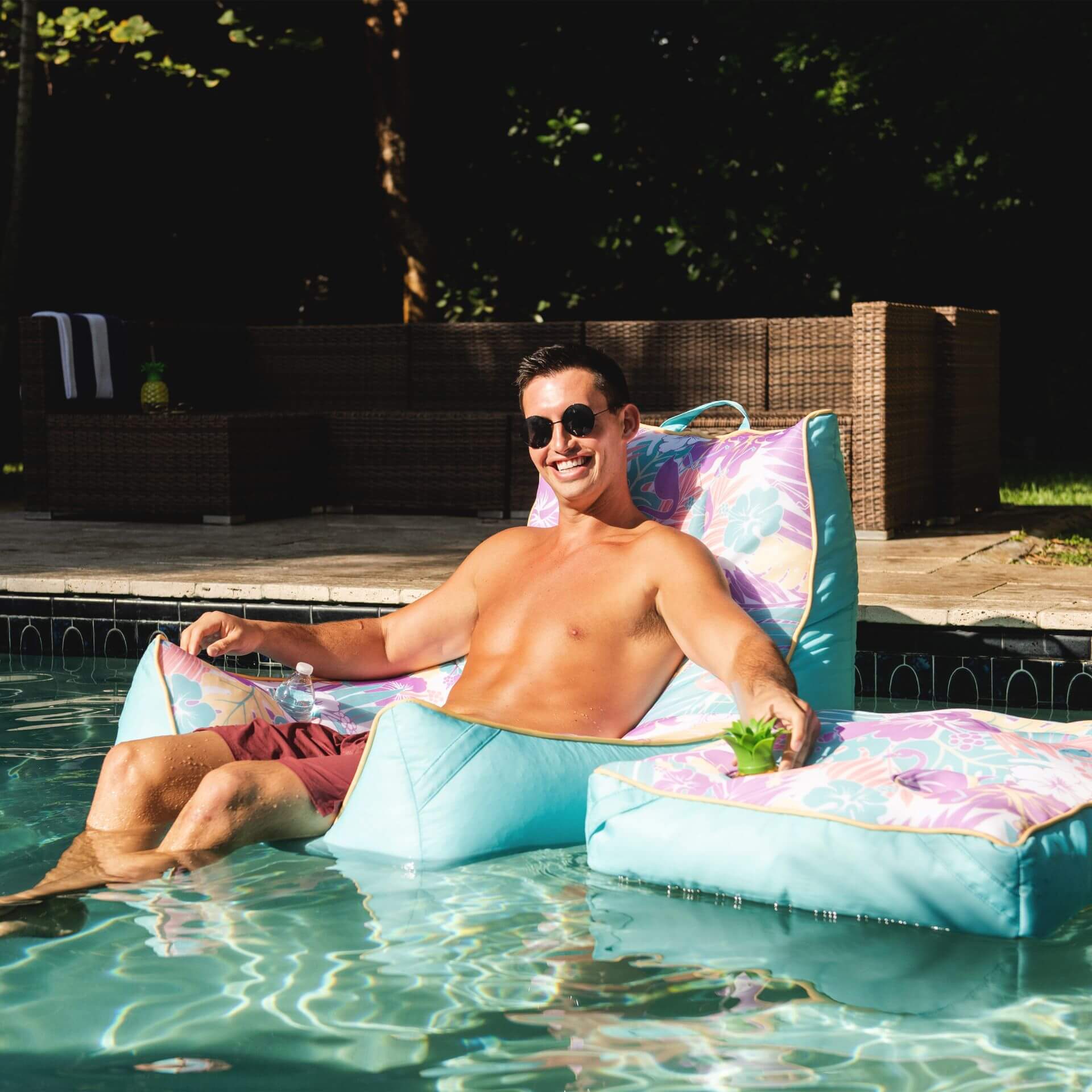 Big Joe's Captain's Pool Float