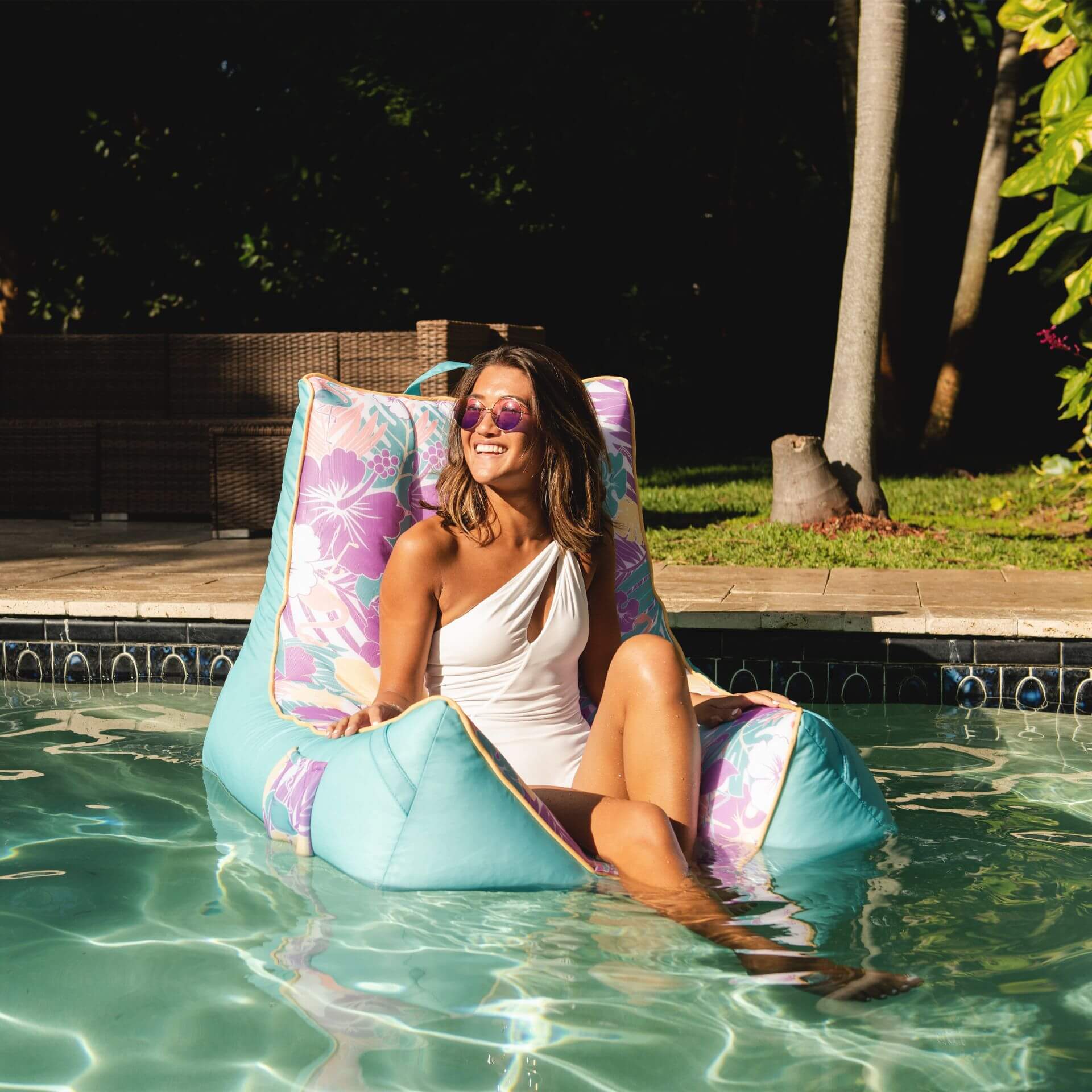 Big Joe's Captain's Pool Float