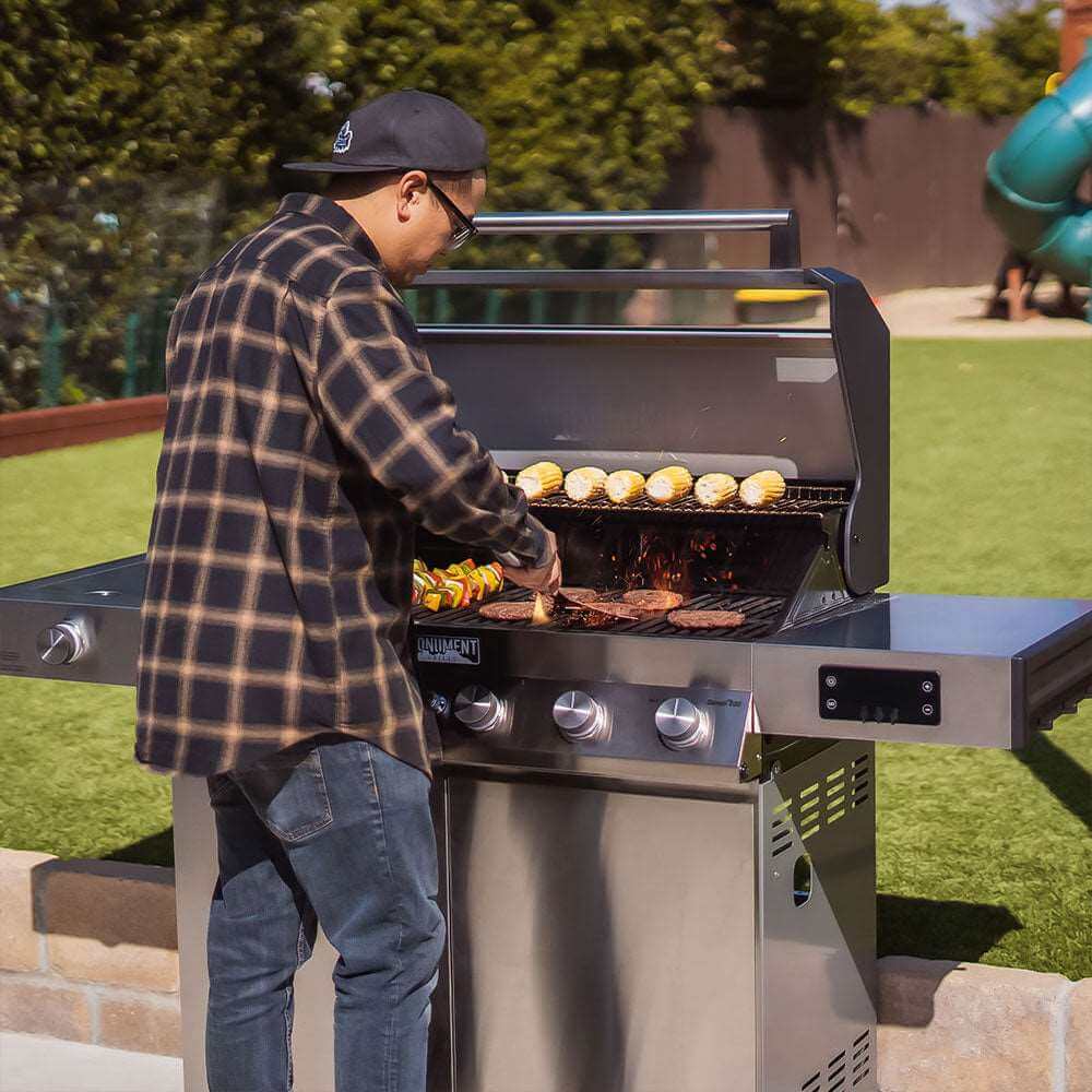 Denali 605 - Stainless Smart Tech Natural/Propane Gas Grill