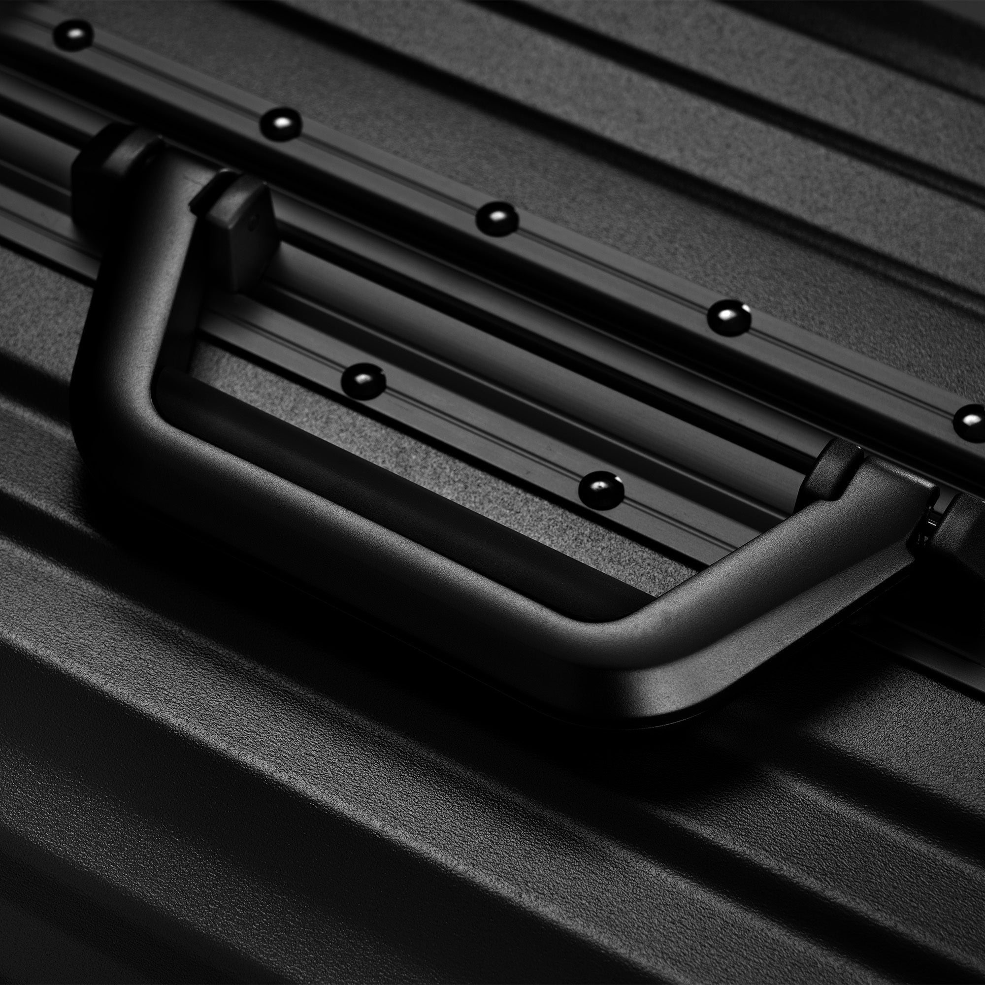 Black Aluminum Frame Luggage with USB Port Carry-On