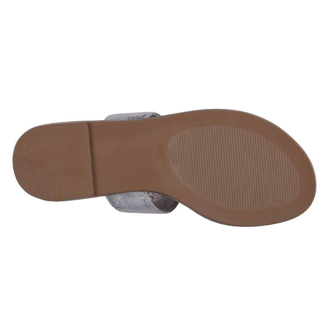 GC Shoes Women's Blossom Silver Embellished Flower Toe Ring Flat Sandals