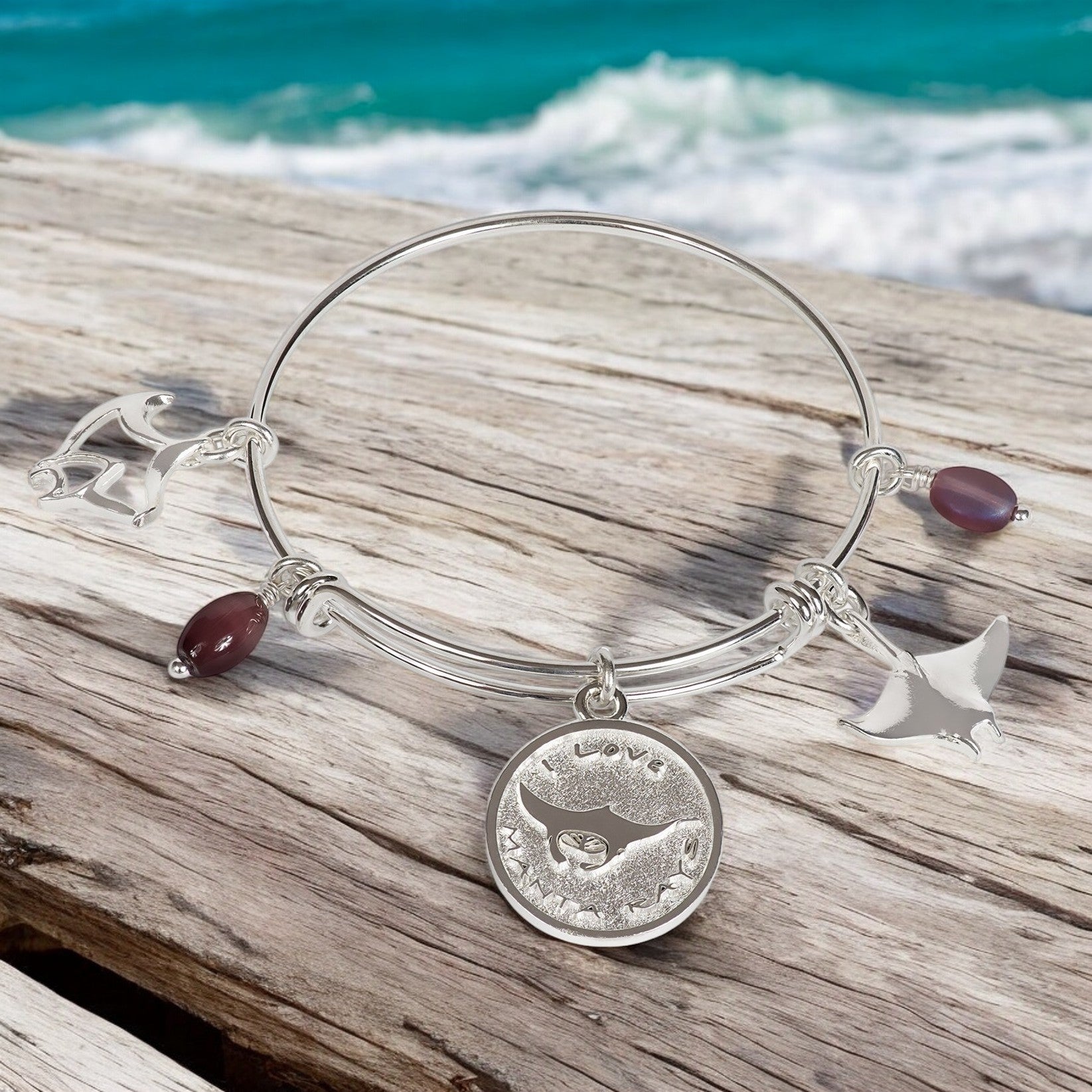 Expandable Bracelet with Stingray