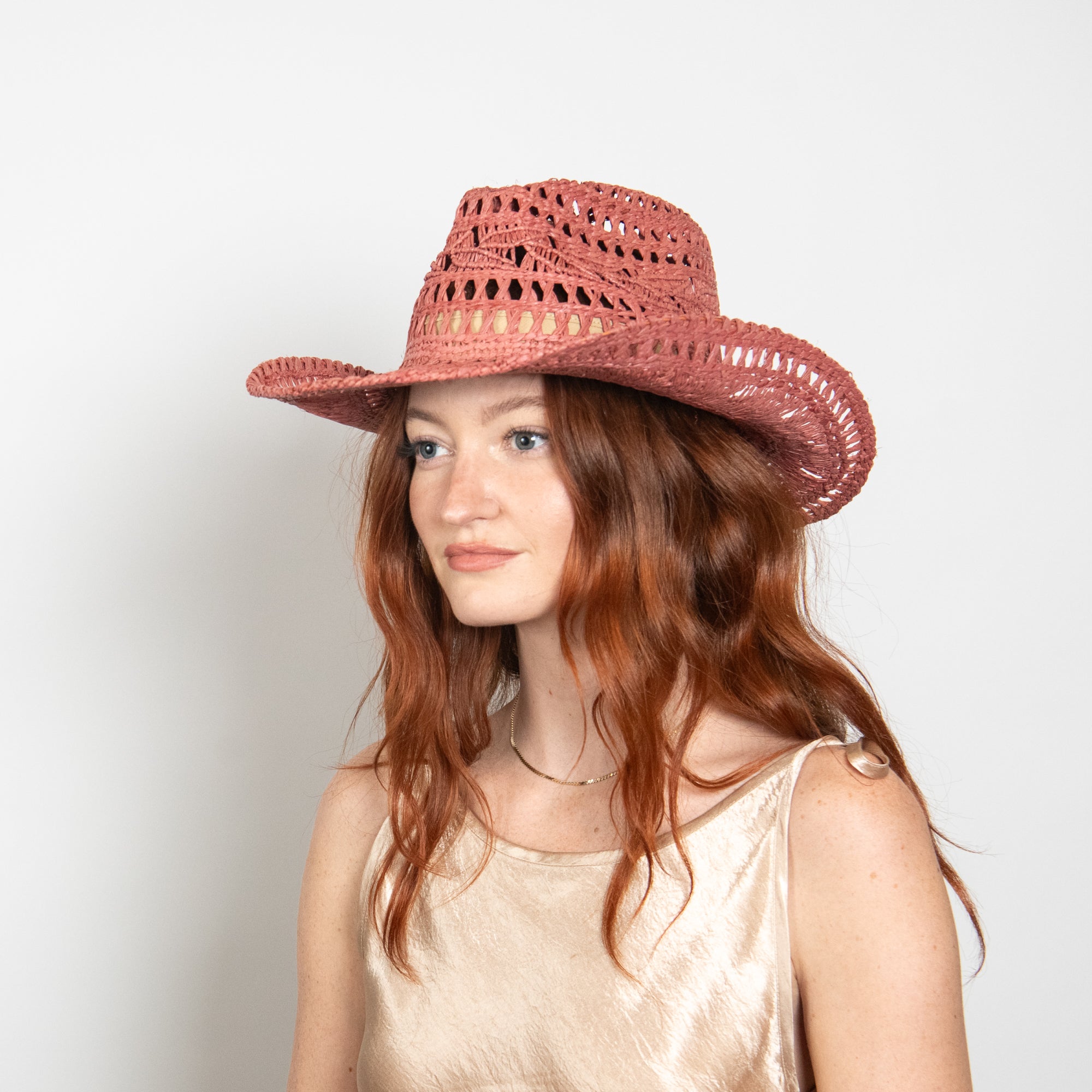 Rocky Raffia Straw in Wine