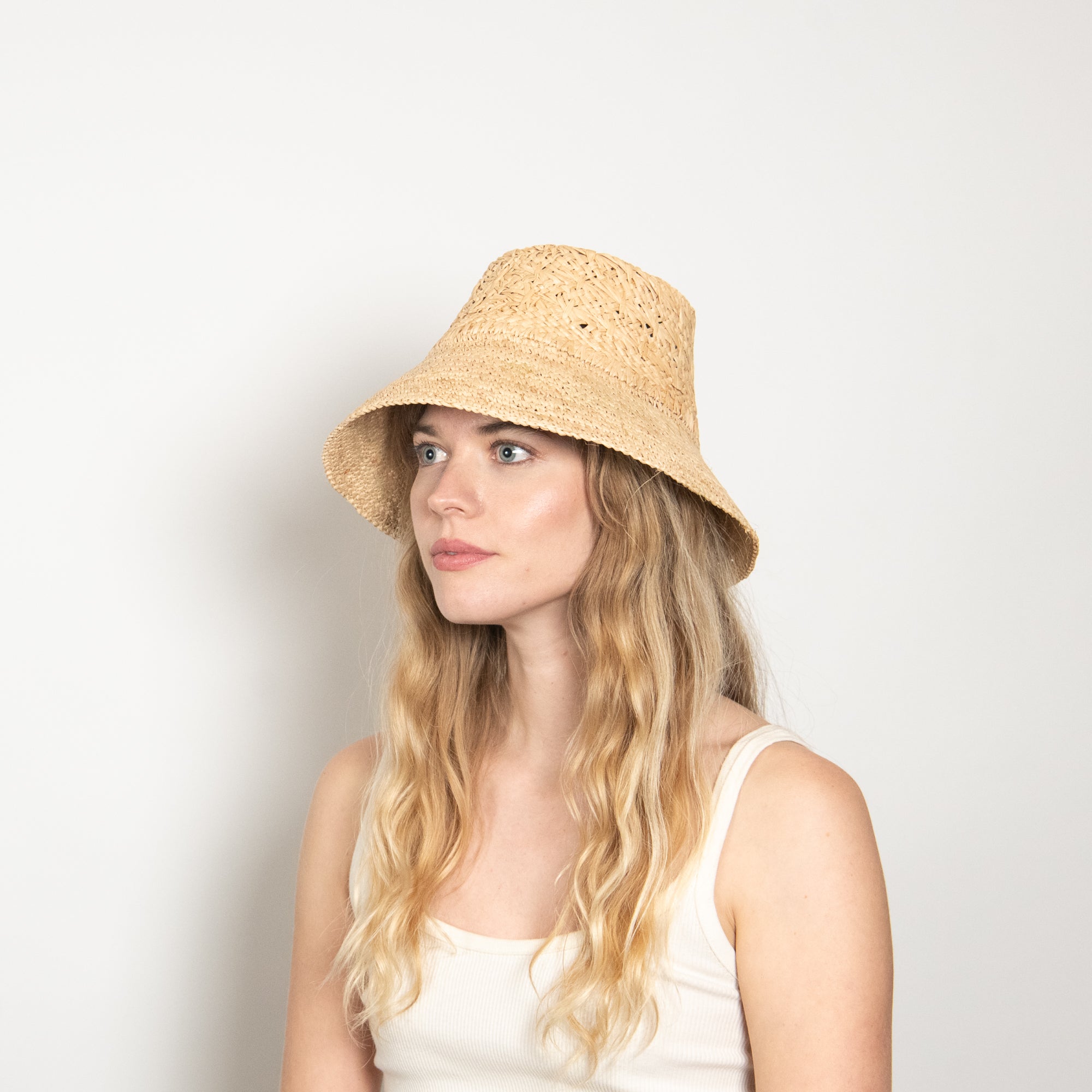 Fina Raffia Bucket in Natural