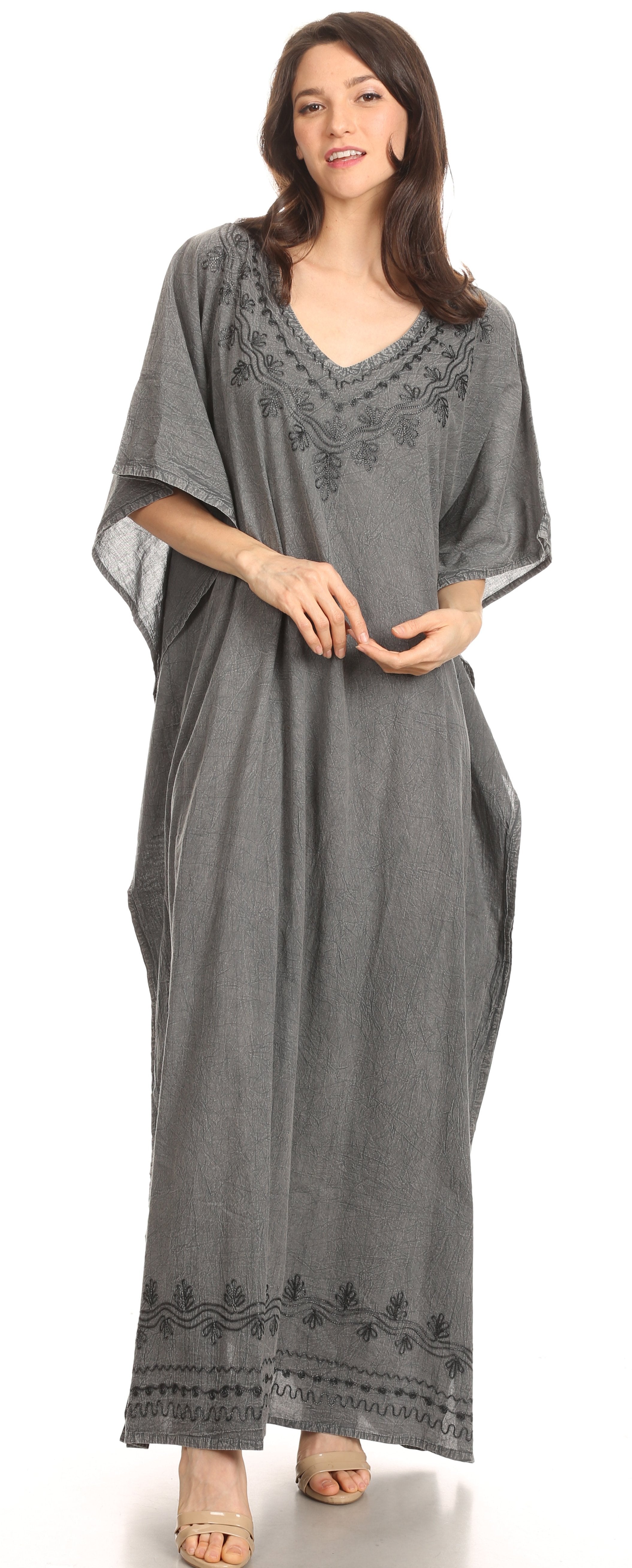 Woman wearing a gray kaftan with lace details on a white background