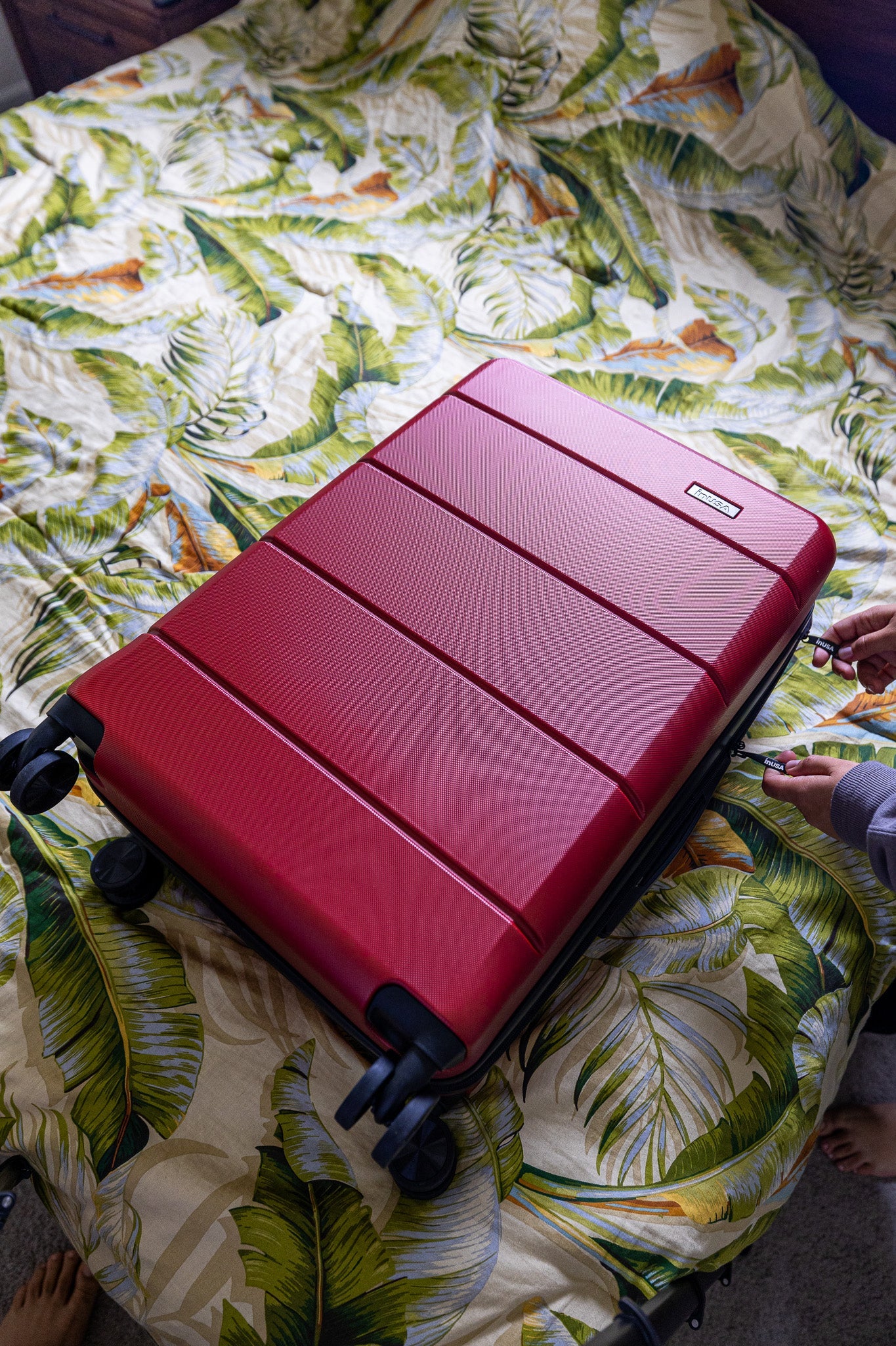 InUSA Luggage Elysian Medium 24" Spinner Suitcase