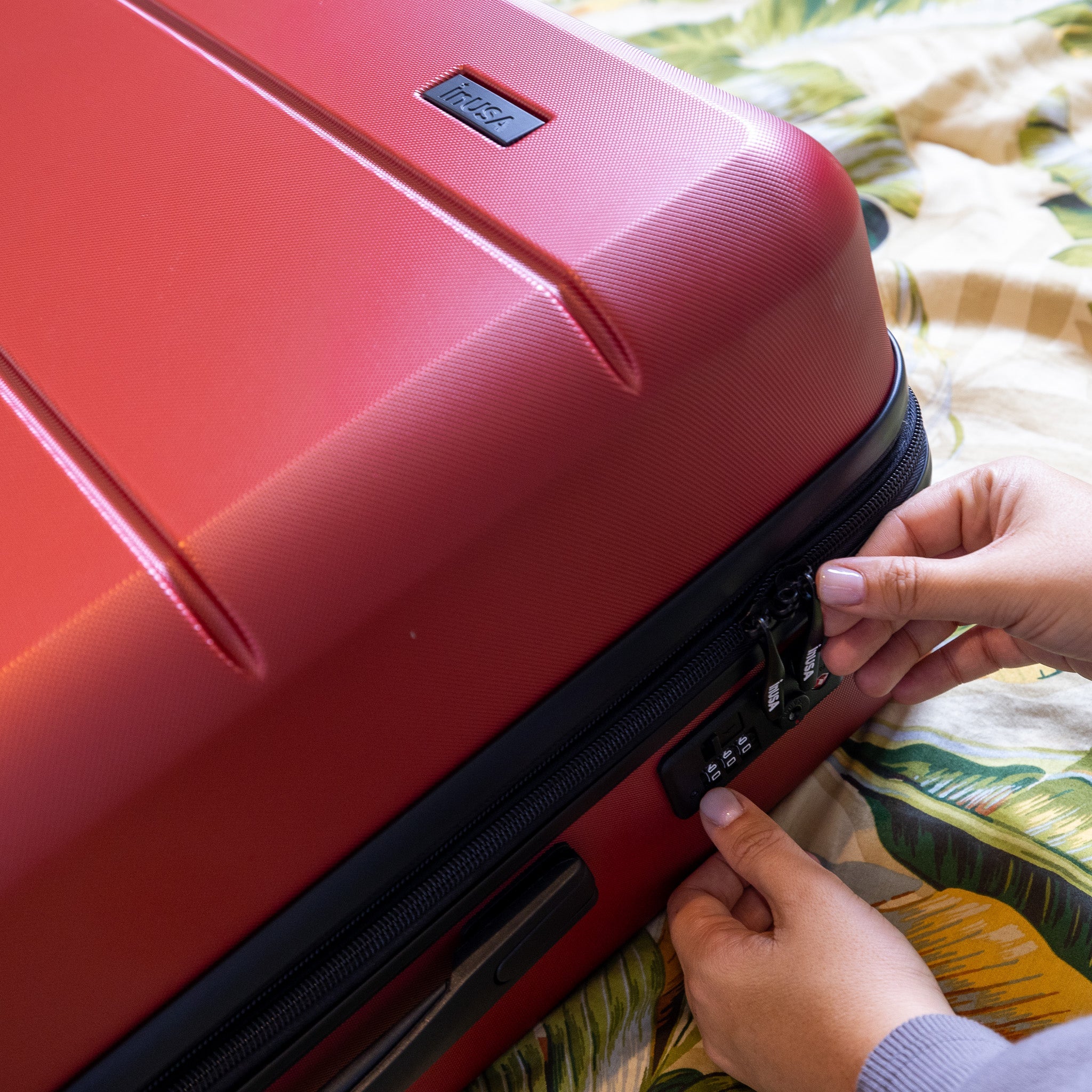 InUSA Luggage Elysian Medium 24" Spinner Suitcase