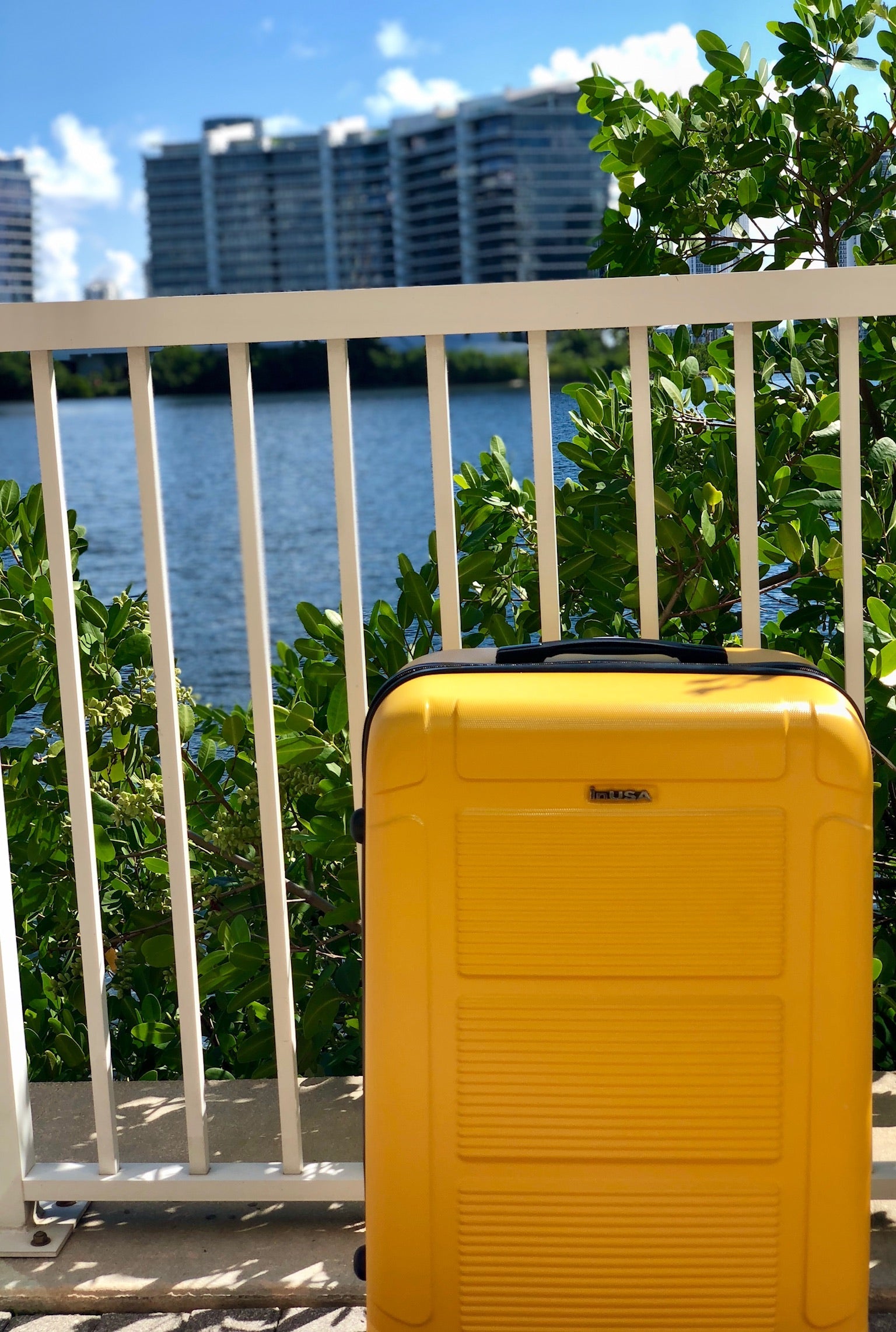 InUSA Luggage Pilot Medium 24" Spinner Suitcase