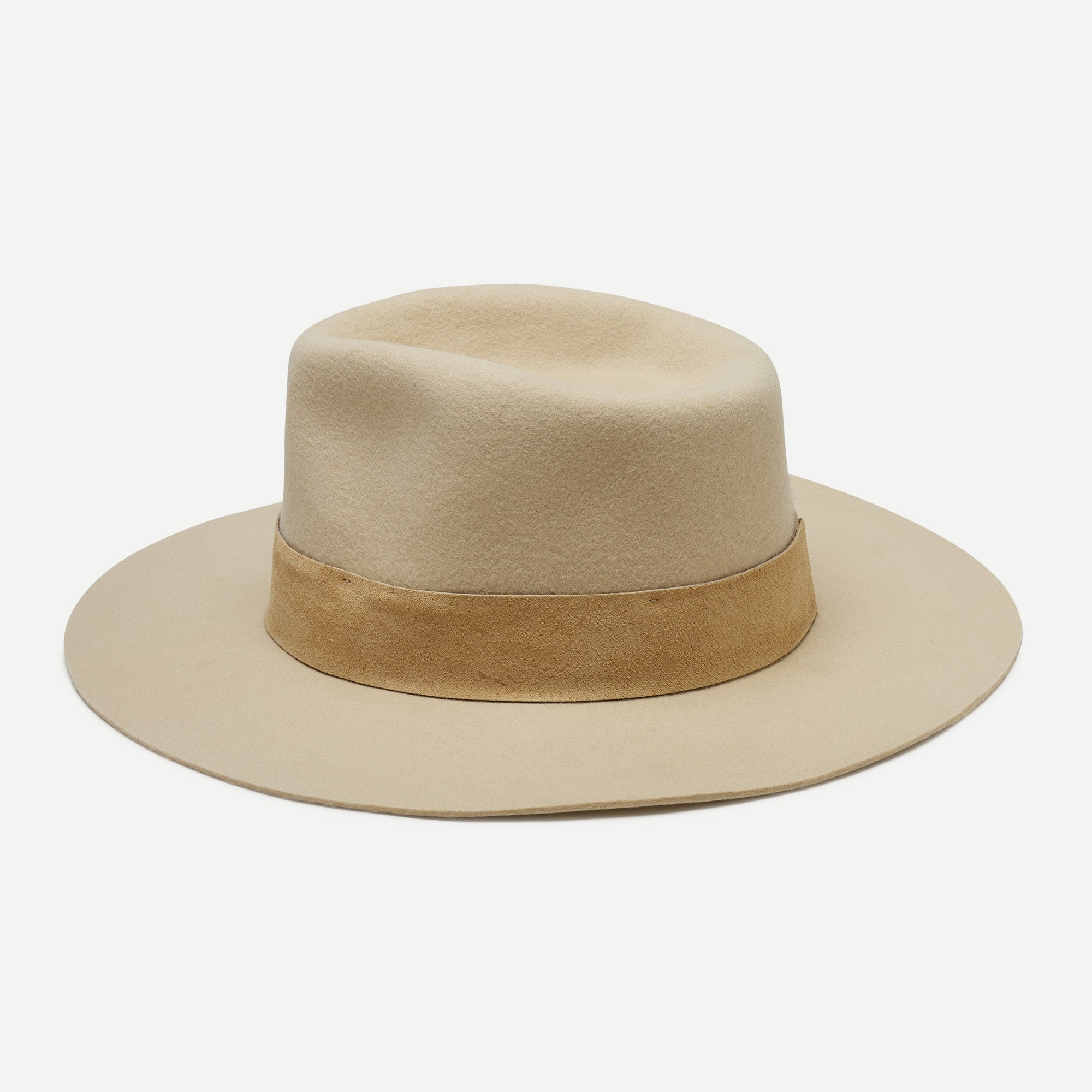 Beige hat with a wide brim and brown band on a white background