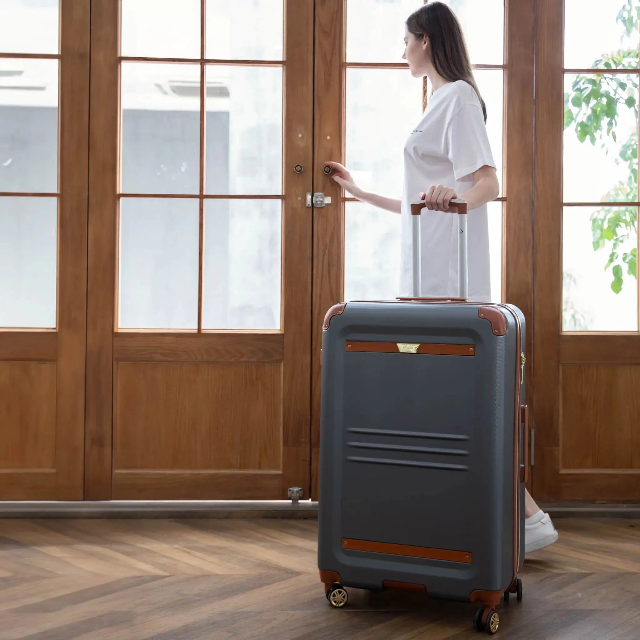 Vintage Three Piece Expandable Retro Luggage Set