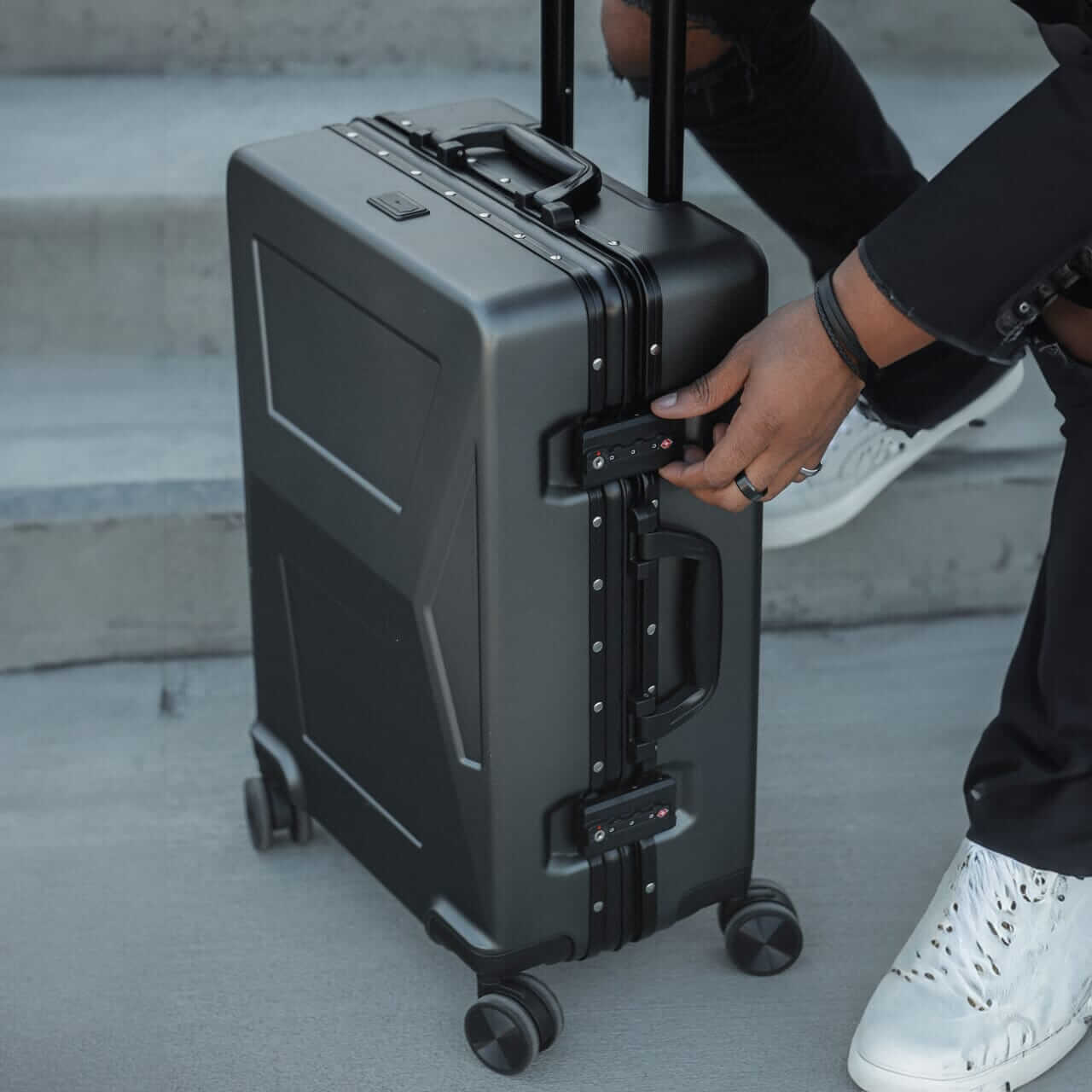 Cyber Luggage - Tesla Inspired 40L