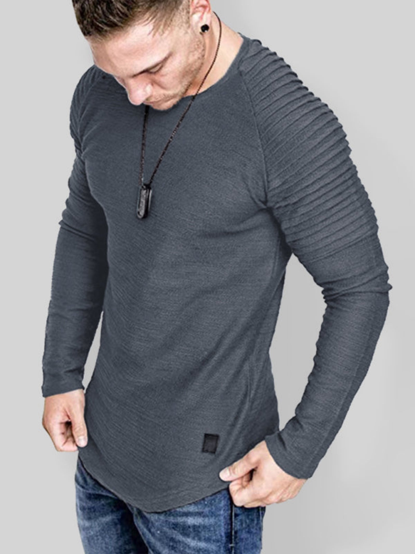 gray long sleeve shirt