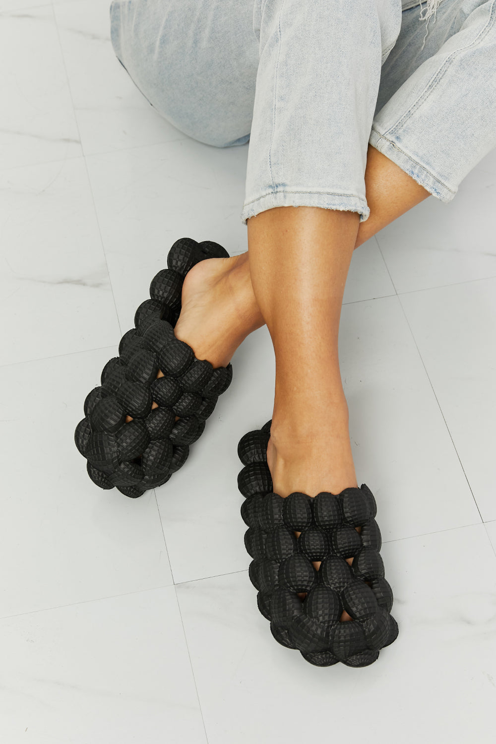 NOOK JOI Laid Back Bubble Slides in Black - Sun of the Beach Boutique