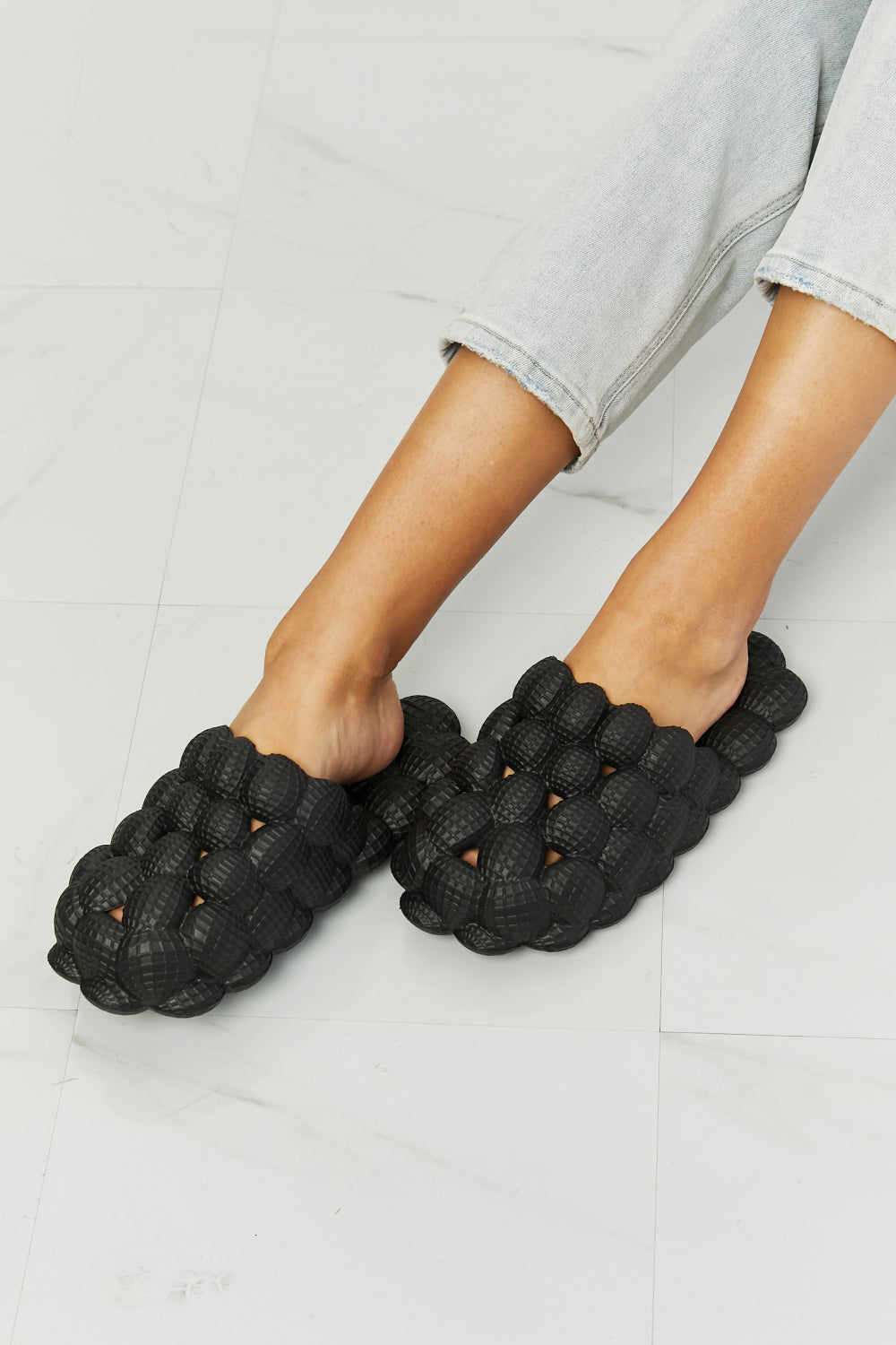 NOOK JOI Laid Back Bubble Slides in Black - Sun of the Beach Boutique