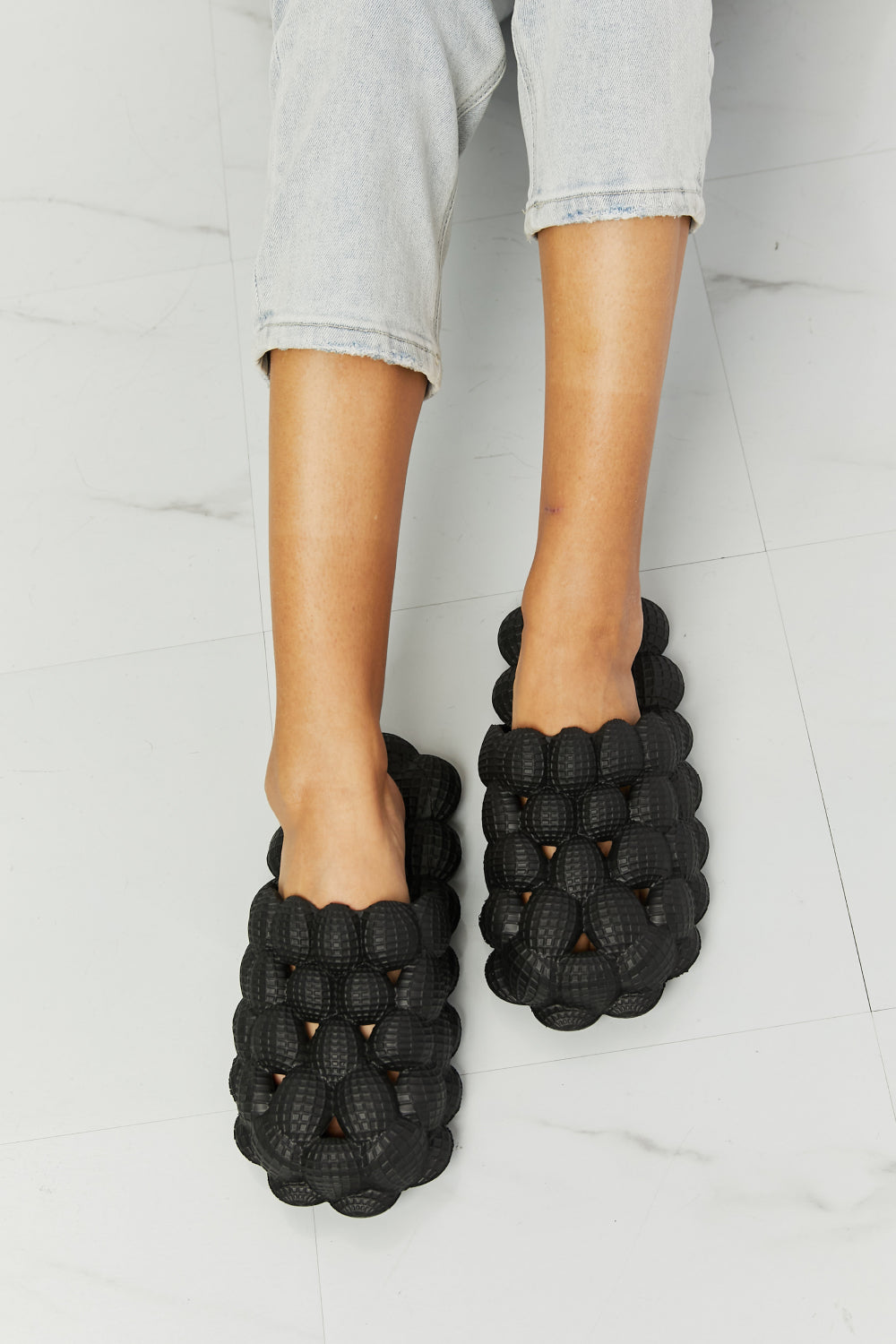 NOOK JOI Laid Back Bubble Slides in Black - Sun of the Beach Boutique